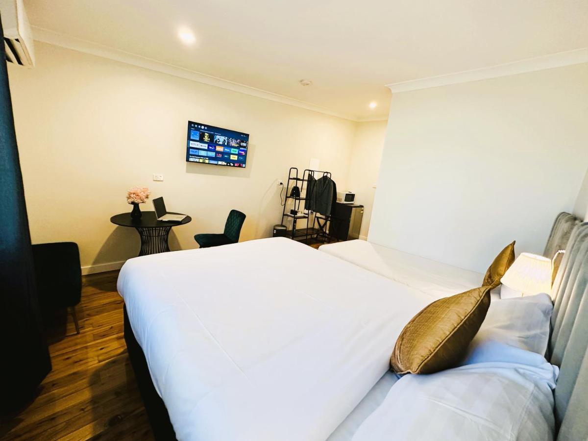 Seven 3* Wagga Wagga